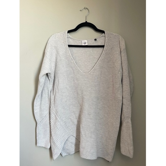 Cabi Gray Cloud Deep V Side Zip Pullover Sweater
Medium Ribbed #3531 Asymmetric - Picture 2 of 4